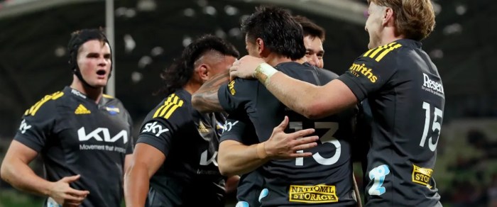 Hurricanes shatter moana dreams send blues into super rugby playoffs