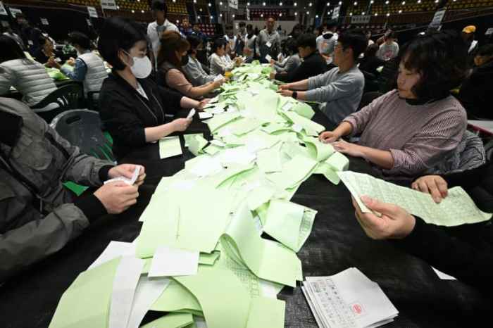 South Korea presidential hopeful blames Moon’s ‘pro-Beijing’ policies ... South koreas conservative presidential candidate kim moon soo concedes defeat