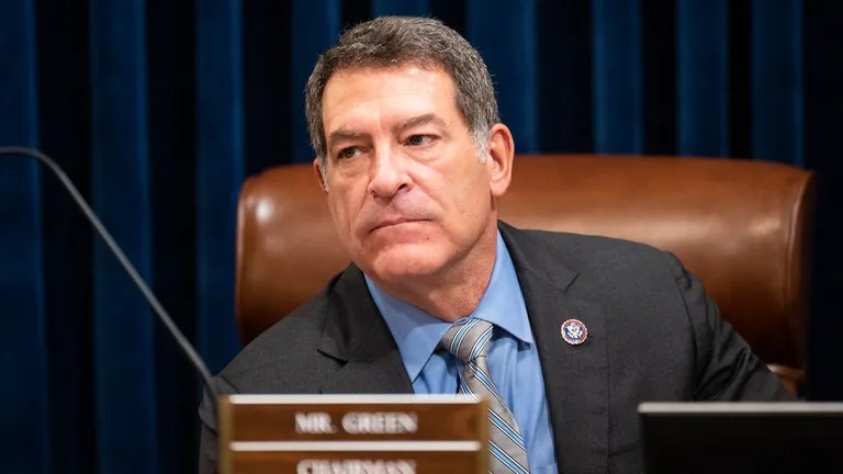 GOP congressman resigns amid report he offered ex-staffer M to carry ... Republican congressman green resign after tax bill vote
