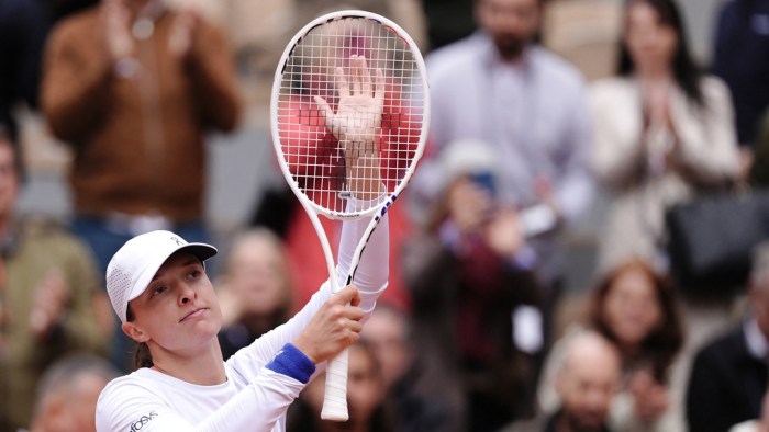 Swiatek begins French Open defence with sights on successive titles ... Swiatek stays cool beat cristian french open temperature soars