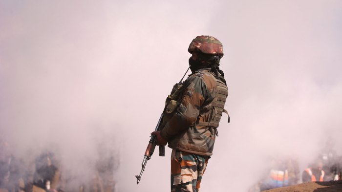 Kashmir conflict: Pakistan denies India's accusation | The World from PRX India pakistan kashmir conflict gulf states diplomacy peace brokers war