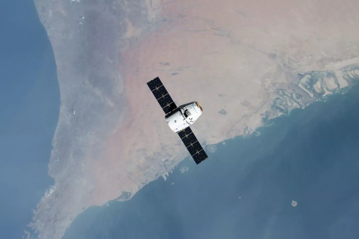 Starlink Satellites Are ‘leaking’ Signals That Interfere With Our Most ... Astronomers fear impact musks starlink south africa mega telescope observations