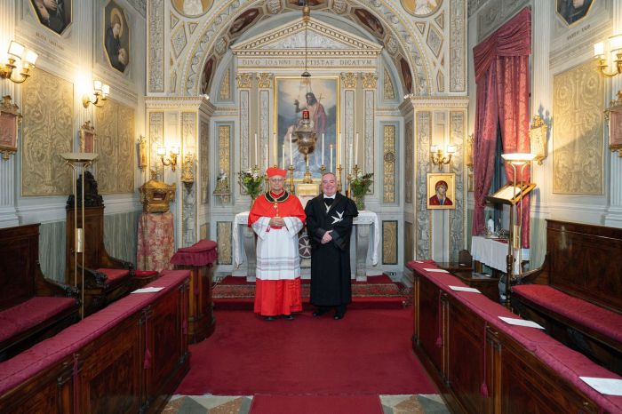 Kardinal Robert Francis Prevost die Insignien des Ehren- und Devotions ... Pope villanova leo xiv robert prevost