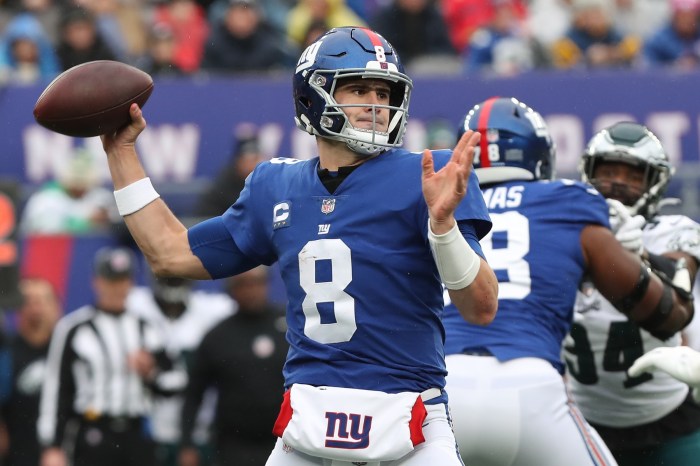 New York Giants QB Depth Chart: Who Will Back up Daniel Jones? Giants dfa lamonte wade jr sign dominic smith