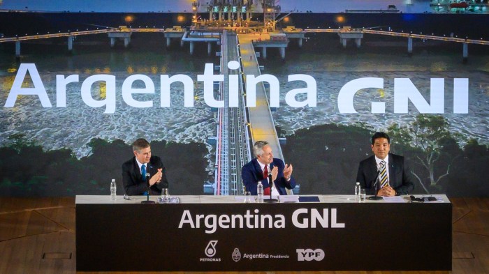 Argentina’s YPF Targeting 2023 FID on Integrated LNG Export Project Eni ypf sign agreement participation argentina lng project