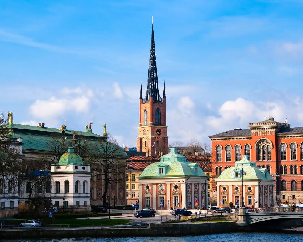 Sweden eases alcohol monopoly one bottle time