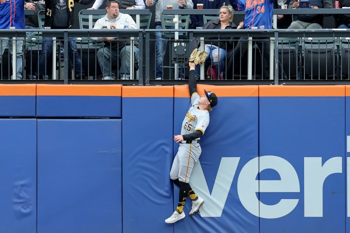 Mets hold on for win over Dodgers to keep hot streak going | Reuters Dodgers rally ninth push past mets 10th
