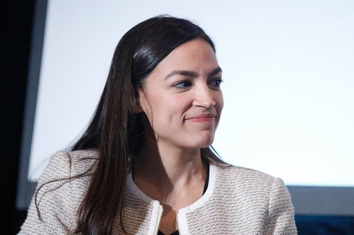 What Is ActBlue? Alexandria Ocasio-Cortez Fundraising for These 'Risk ... Cory booker alexandria ocasio cortez fundraising