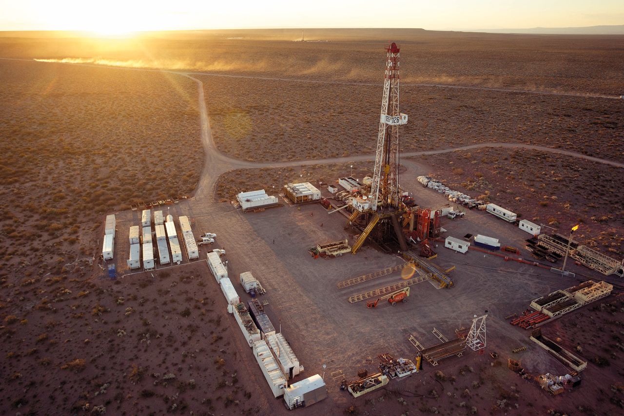 Argentina’s LNG Project to Require Billion Over 15 Years | Hart Energy Eni ypf sign agreement participation argentina lng project