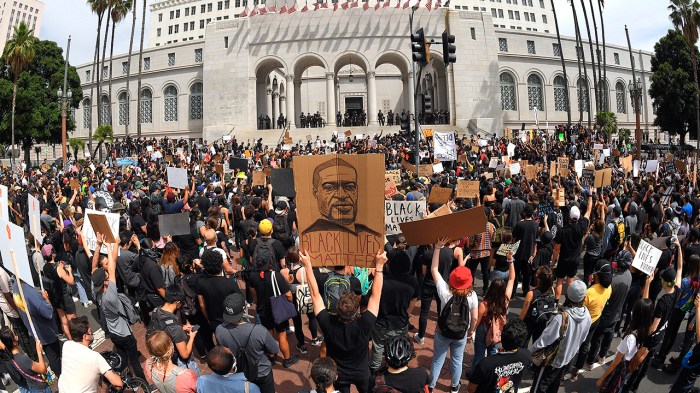 Los Angeles mayor calls protests outside hospital treating wounded ... Los angeles police order immigration protesters downtown go home