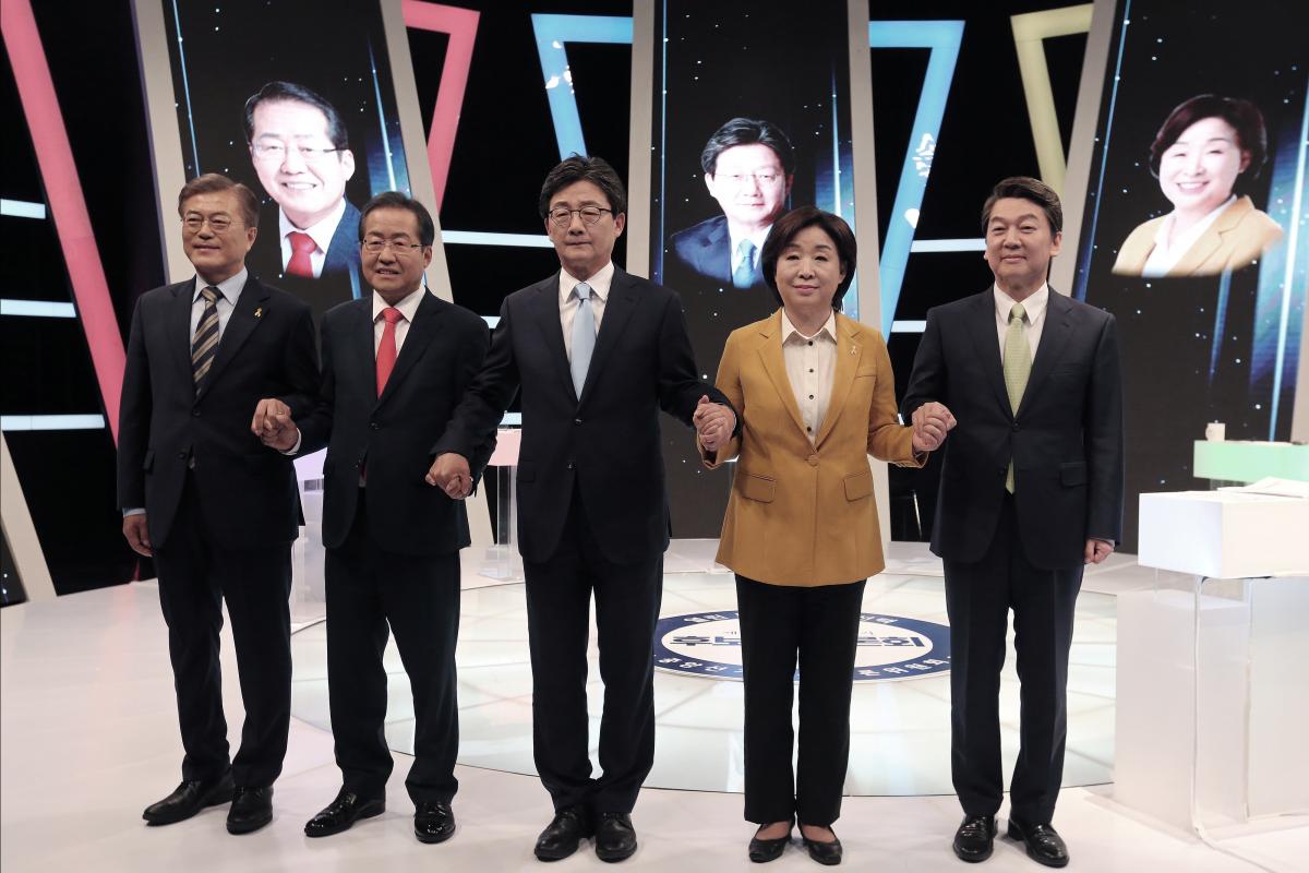 When Moon Met Kim: Why South Korea Needs To Push North Over ... South koreas conservative presidential candidate kim moon soo concedes defeat