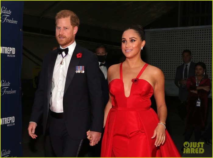 Meghan Markle Says Royal Family Urged Her to Write That Letter to ... Mindy kaling running point meghan markle legally blonde