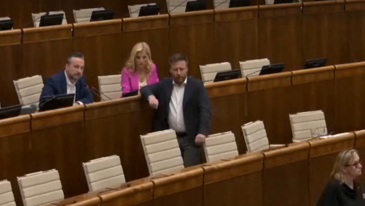 Slovak government collapses after losing no-confidence vote Slovak parliament calls government end backing russia sanctions