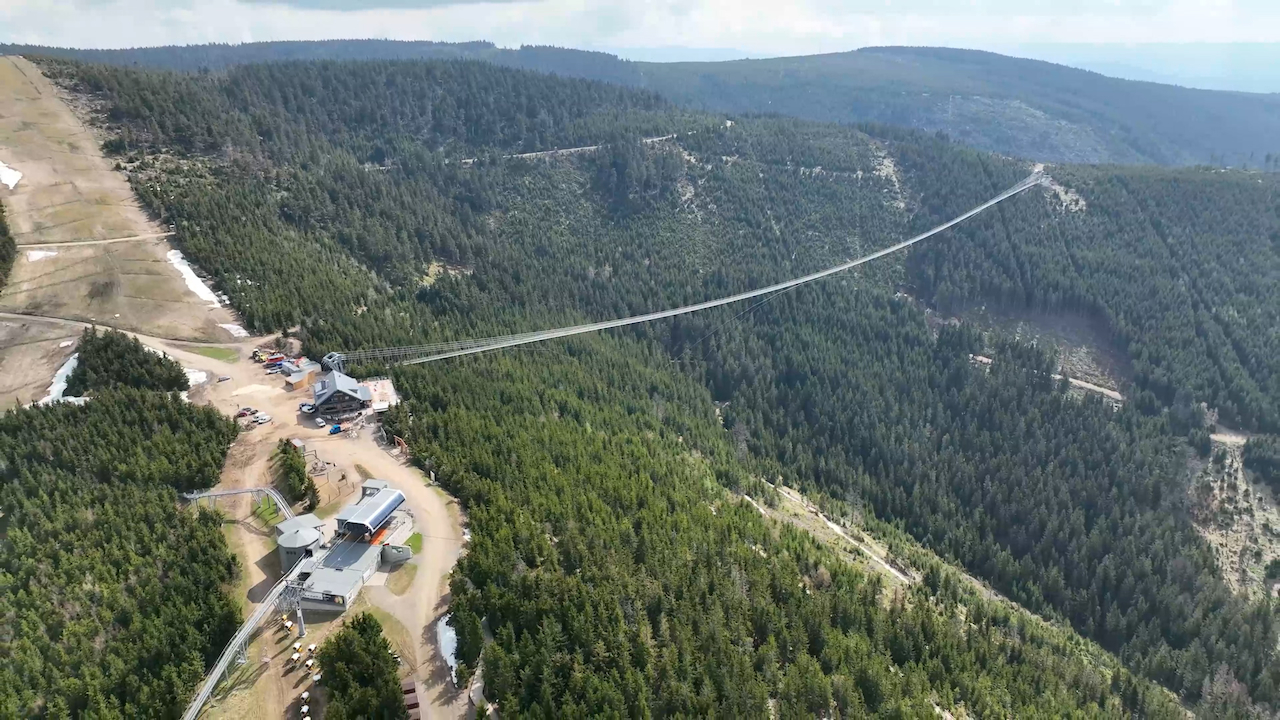 Visutý most v Dolní Moravě se umístil mezi nejlepšími světovými ... Most gulf bourses advance early trade along with oil prices