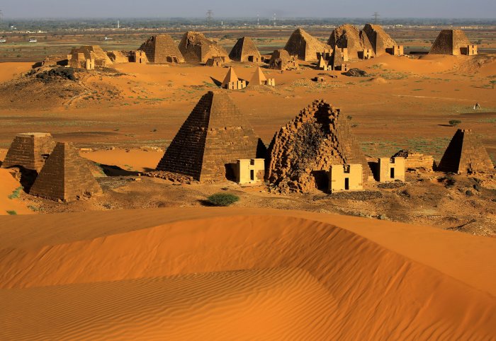 Death toll rises as rival forces press battle for control of Sudan ... Sudans prime minister dissolves government state news agency reports