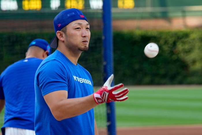 Seiya suzuki cubs bid stay hot finale vs reds