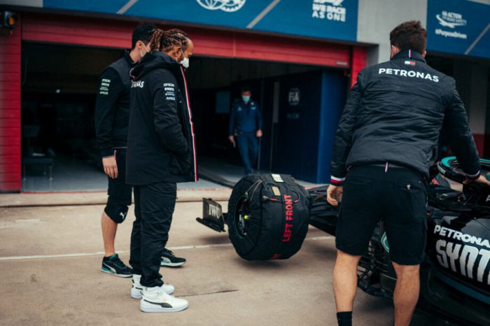 Lewis Hamilton set fastest lap in Saudi Arabia as wing damage went 'up ... Front wing changes waste money says hamilton