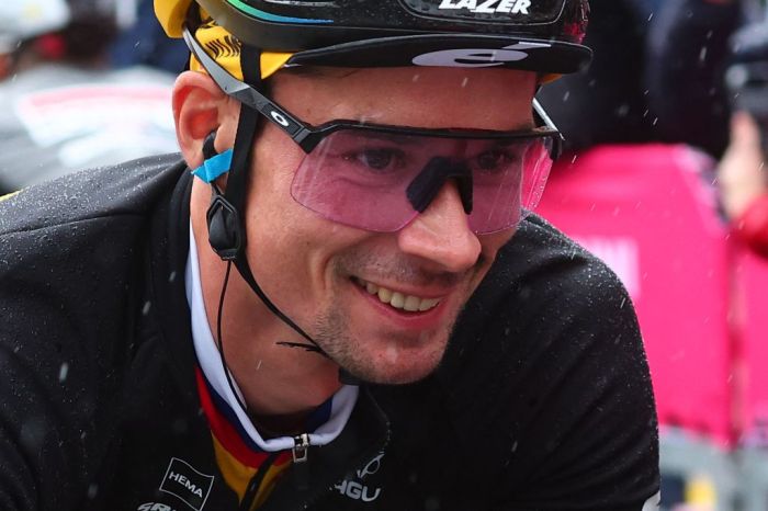 Primoz Roglic thankful for 'super good luck' after near miss in Giro d ... Roglic abandons giro ditalia martinelli crashes