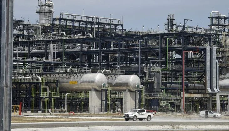 Dangote Refinery IPO: Africa’s Richest Man Projects Staggering N10,000 Share Price Amid Landmark $1.58 Billion Public Offering