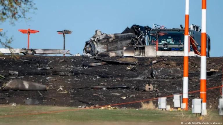 US Air Force F-16 Fighting Falcon crashes near Spangdahlem Air Base in Germany as pilot ejects to safety.